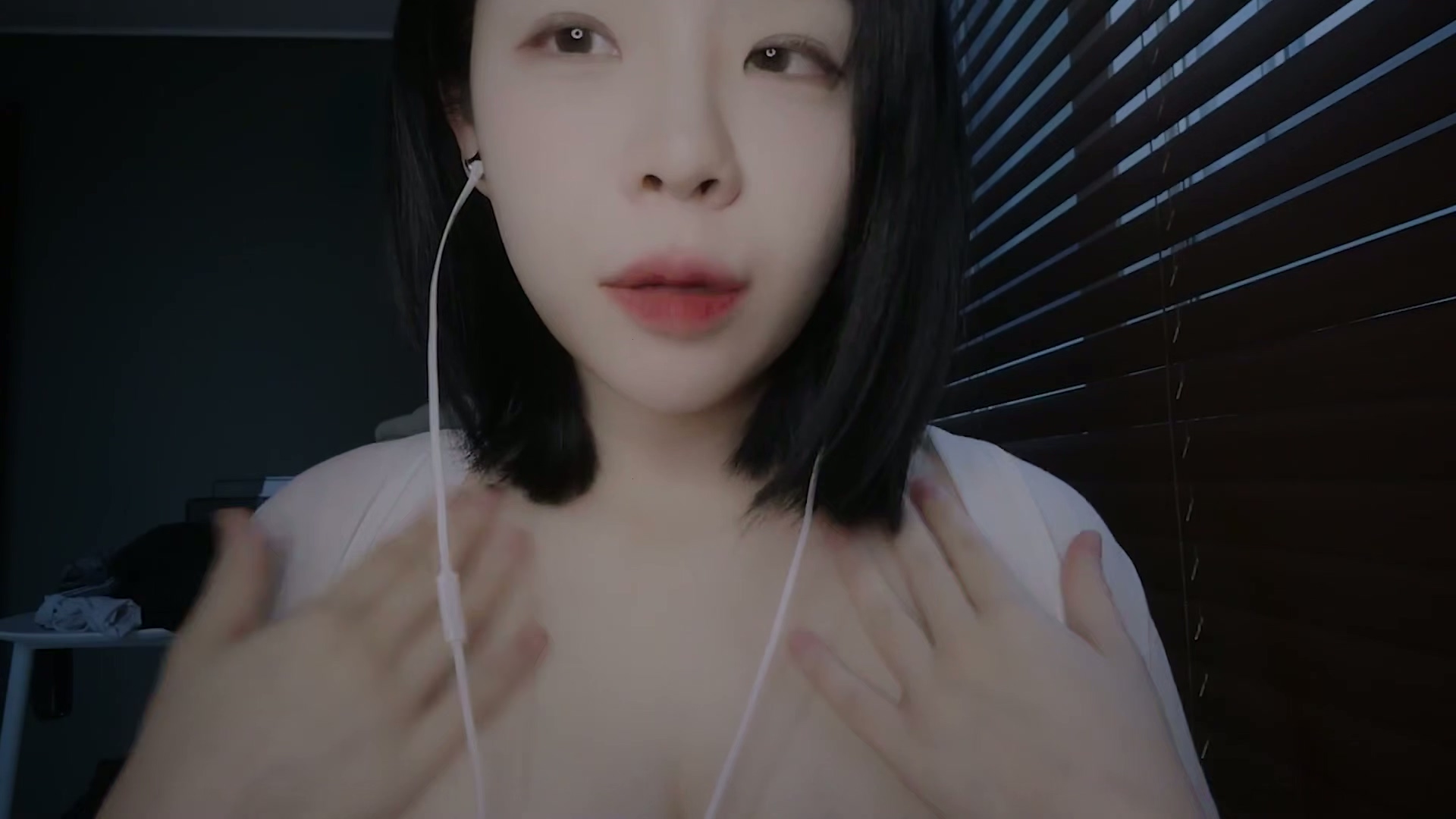 身体触发和吧唧吧唧♡.mp4_20250501_223038.444.jpg 韩国妹子yeonchu 白色情人节等10V  3.4GB 第1张